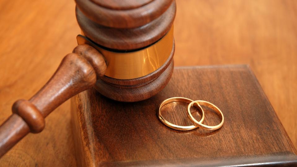 themarkslawfirm's tweet photo. Ending a marriage requires a divorce decree. But what's in it and how do you get one? Here's what you need to know about this vital legal document. #divorcedecree #divorce #lawfirm

Read here: https://t.co/X5bsT7uRIh https://t.co/JWAmnIc6ZK