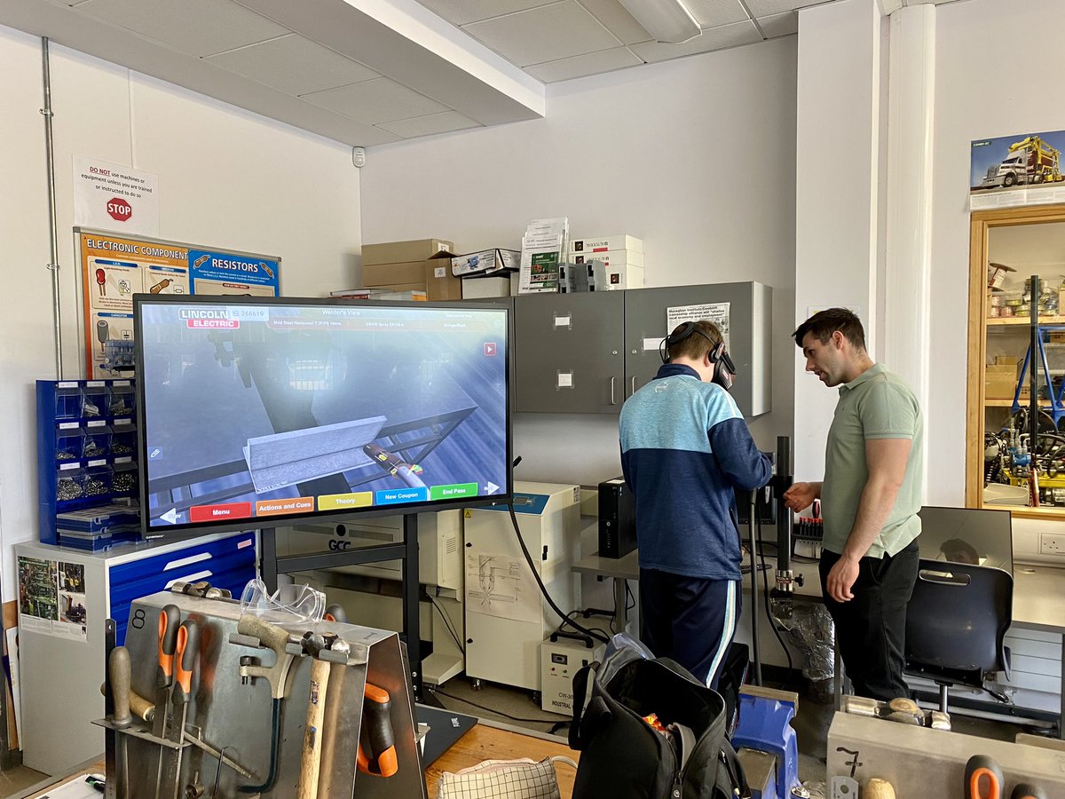 Thank you to @StMogues for visiting us today as part of our FET into Schools initiative

I think it is safe to say that our welding simulator was the highlight of the day, see yous again soon guys 👏🏻👏🏻

#generationapprenticeship #engineering #leavingcert2024 #earnwhileyoulearn