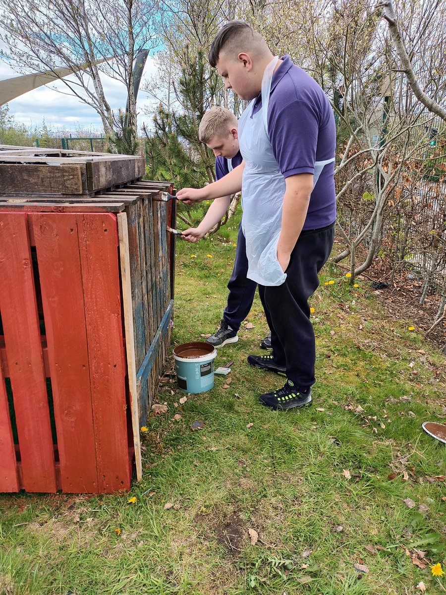 Big thumbs up for these S4-6 pupils for painting and filling up our new planter in the sensory garden as part of the DofE and Saltire awards.