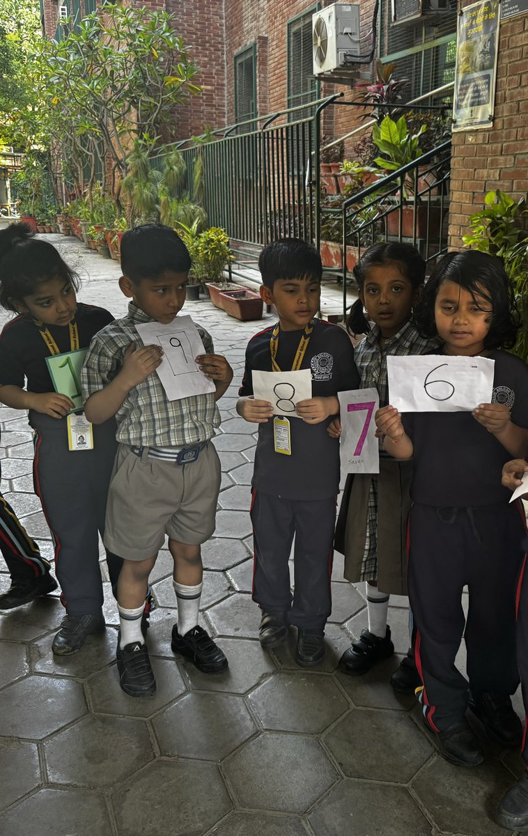 Ss of Grade 1 #ahlintl practiced the correct sequencing of numbers while learning their new roll nos. through an activity ‘Sequence Safari’ @y_sanjay @pntduggal @ashokkp @ShandilyaPooja @PreetiMehra77 @anandpooja17 @sdg4all @WeAreTeachers @CambridgeSAsia