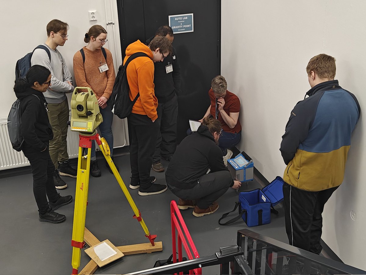 Students of #Geodesy course of @GeoHelsinkiUni visited @fgi_nls. They measured with relative gravimeter and tacheometer. They did precise levelling and learned how digital levelling intruments are calibrated in our laboratory. @mirjambilker @markkupoutanen @fgi_nls @Maanmittaus