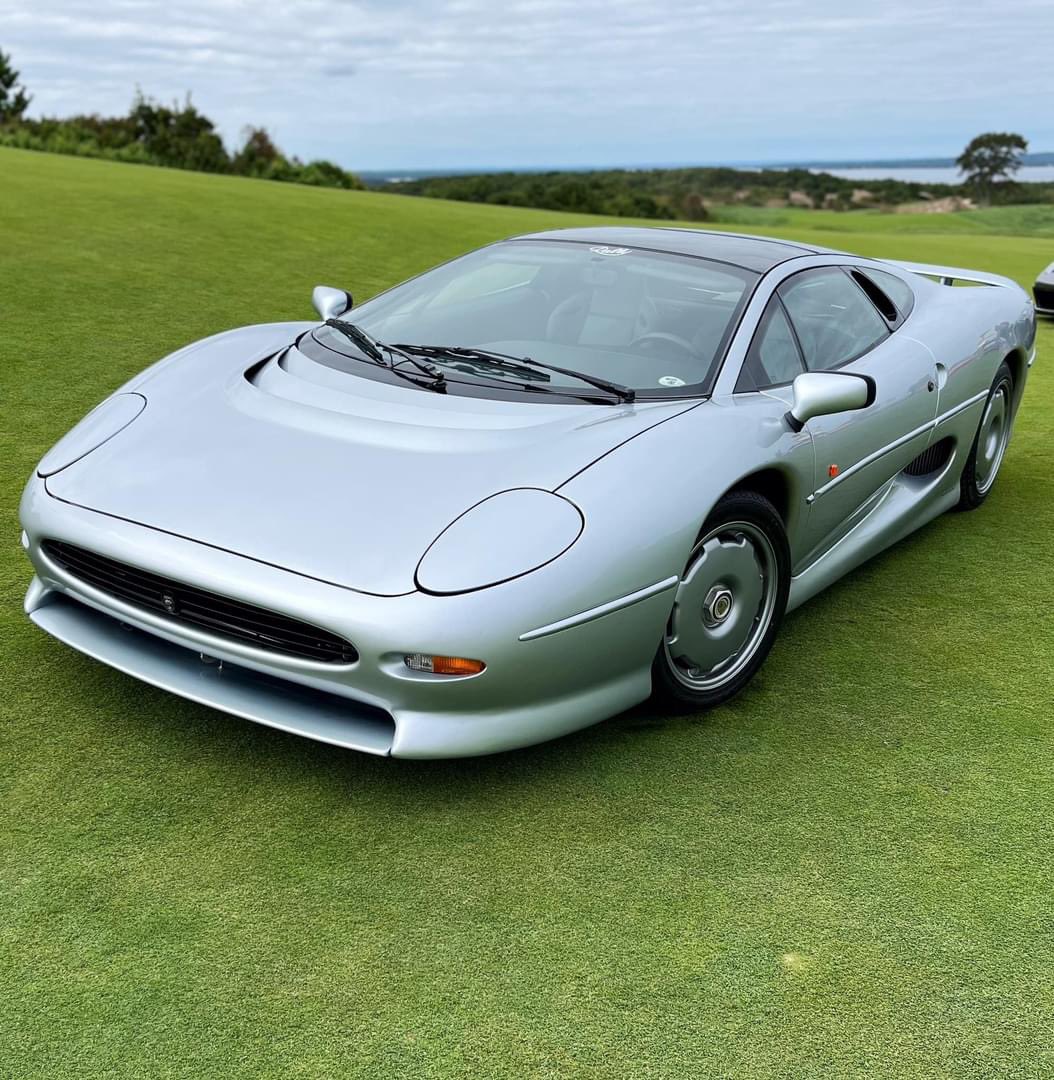 For the full post click here: instagram.com/p/C6MW0zhJsa_/…

This absolutely alluring machine shown here is the ‘Spa Silver’ 1993 Jaguar XJ220, chassis number SAJJEAEX8AX220849, body number 52, and engine number 6A 10166 SB.

AMMEDIANY.com