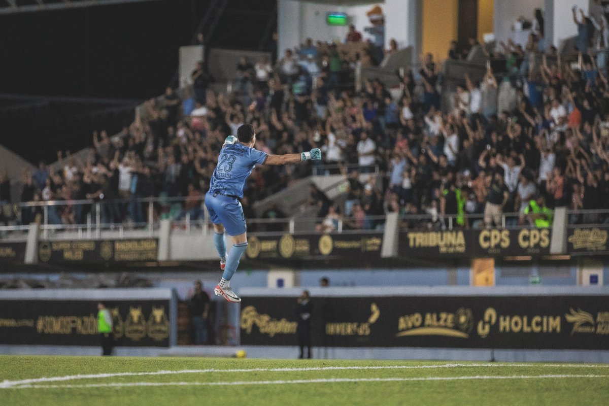 atleticolapaz's tweet photo. 📷 I La galería de los Cuartos de Final - IDA

El día de ayer pintamos la @LigaMXExpansion de aurinegro 🟠 ⚫️ en el triunfo 3 vs 1 ante @venadosfc  por la ida de los Cuartos de Final de la categoría.

Dale paceños ¡QUÉ SI SE PUEDE 🌵!

#PorLaPalom1lla https://t.co/2hWZhAVpWN