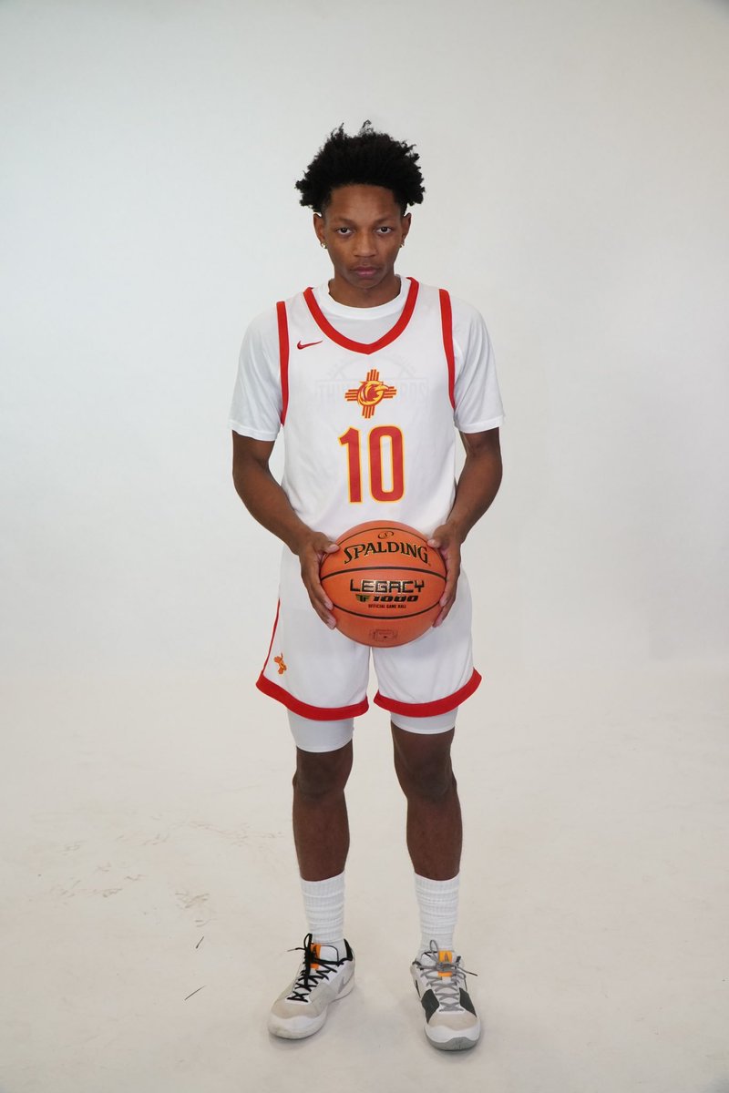 Freshman 6'1 PG Deuce Benjamin out of New Mexico Junior College averaged 11.3 points, 2.8 rebounds & 1.0 assists. Also shot 38.8% from three in 32 games. 2021, Benjamin was named as the Gatorade MaxPreps Player of the Year in New Mexico. @21BabyBenj.