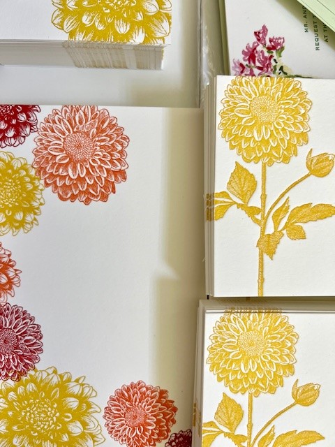 With Mother’s day around the corner, flowers are popping up everywhere! What makes your flower creations shine? Quality paper! Created by @ elizabethhubbellstudio #cottonpaper #paper #print #paperlove #creative #qualitypaper