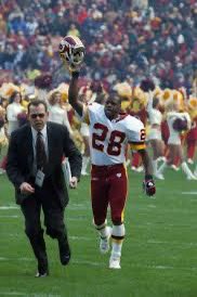 sandropacheco71's tweet image. The #WashingtonCommanders announced that #DarrellGreen will become the fifth player in franchise #History to receive that honor. No one has worn 28 since Green retired in 2002, but it was not officially retired under previous owner Dan Snyder. #NFL #HTTC #JerseyRetirement