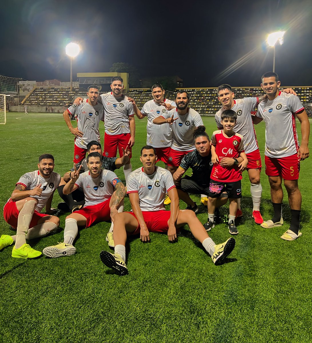 + 3 🔴⚪️
<a href="/ligadetuiteros_/">Más Liga</a>