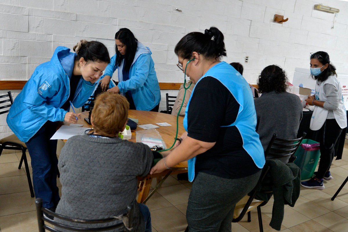 Me acerqué al Centro de Jubilados El Zorzal, donde se realizó el Operativo de Servicios a la Comunidad entre @BAProvincia y @MunicipioTigre . Allí, vecinos y vecinas pudieron recibir asesoramiento y acceder a distintos servicios. ¡Seguimos trabajando por nuestra comunidad!