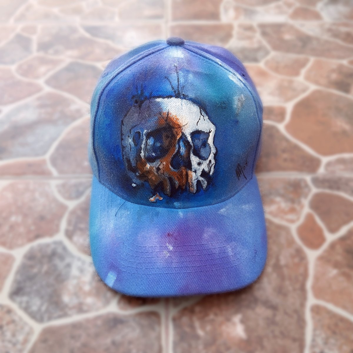 Cráneo de agua
Vinil textil sobre tela

#marcoyah #diseñadorgrafico #artistamexicano #DiseñadorMexicano #pintormexicano #caps #gorrasoriginales #acrilicosobretela #acrilex #skull #craneo