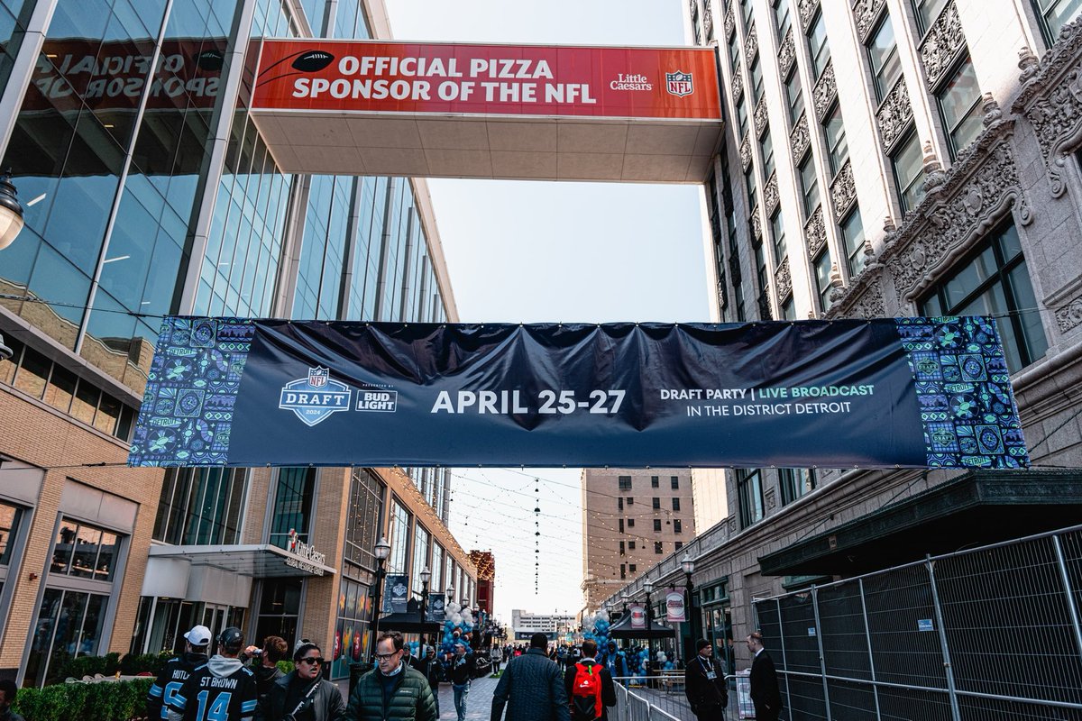 OhioStateFB's tweet photo. Greatness is on the clock… ⏰ 
       
📺: 2024 #NFLDraft  – Starts tonight 8pm ET on NFL Network/ESPN/ABC https://t.co/R8TqrMtRnt