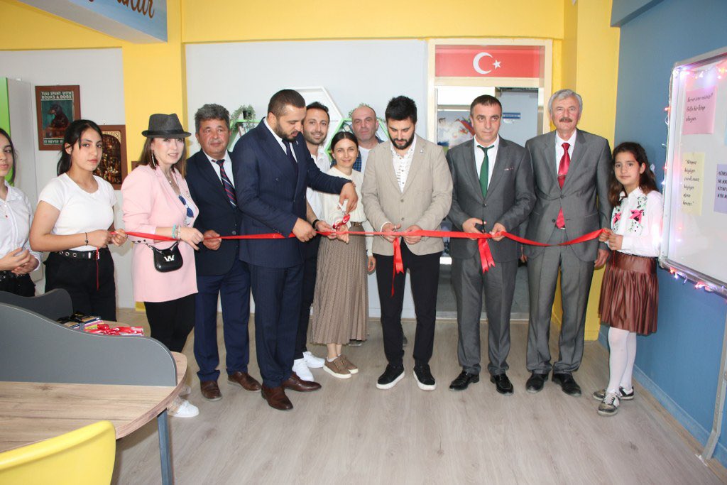 dededagiortaok1's tweet photo. Katılımlarından dolayı Bafra İlçe Milli Eğitim Şube Müdürü Osman ÇAKIR, Dededağı Şehit İsa Kurt İlkokulu Müdürü Abdullah AYDIN, değerli öğretmen arkadaşlarımız ve konuklarımıza teşekkür ederiz.
@mehmetalikatip1 
@osmancakir60 
@bafra_mem https://t.co/cpaEhu1qB8