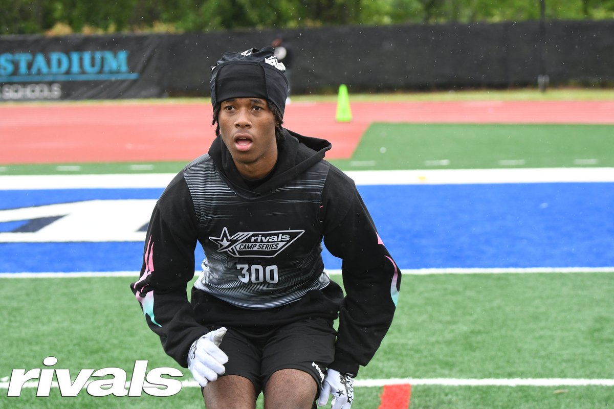 #USF is in the mix for 4-star CB Jett White who is currently committed to Maryland. White visited Tampa earlier this month for an unofficial visit. usf.rivals.com/news/maryland-…