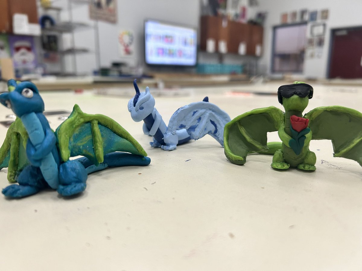 Sculpting class learning how to use Polymer clay by creating dragons!
Next up is jewelry 🤓
#SanEliArt
#SanEliNation