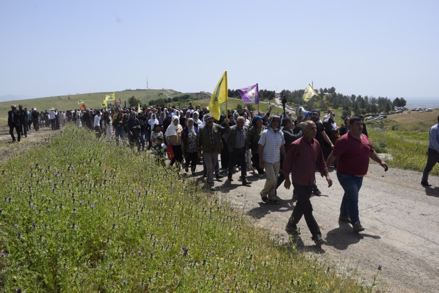 🟡Rojava: Commemoration of the martyrs of Mount Qereçox On the 7th anniversary of the Turkish occupation state's attack on Mount Qereçox on April 25, 2017, the martyrs of Qereçox and all fallen of North & East Syria were commemorated 🧵⤵️