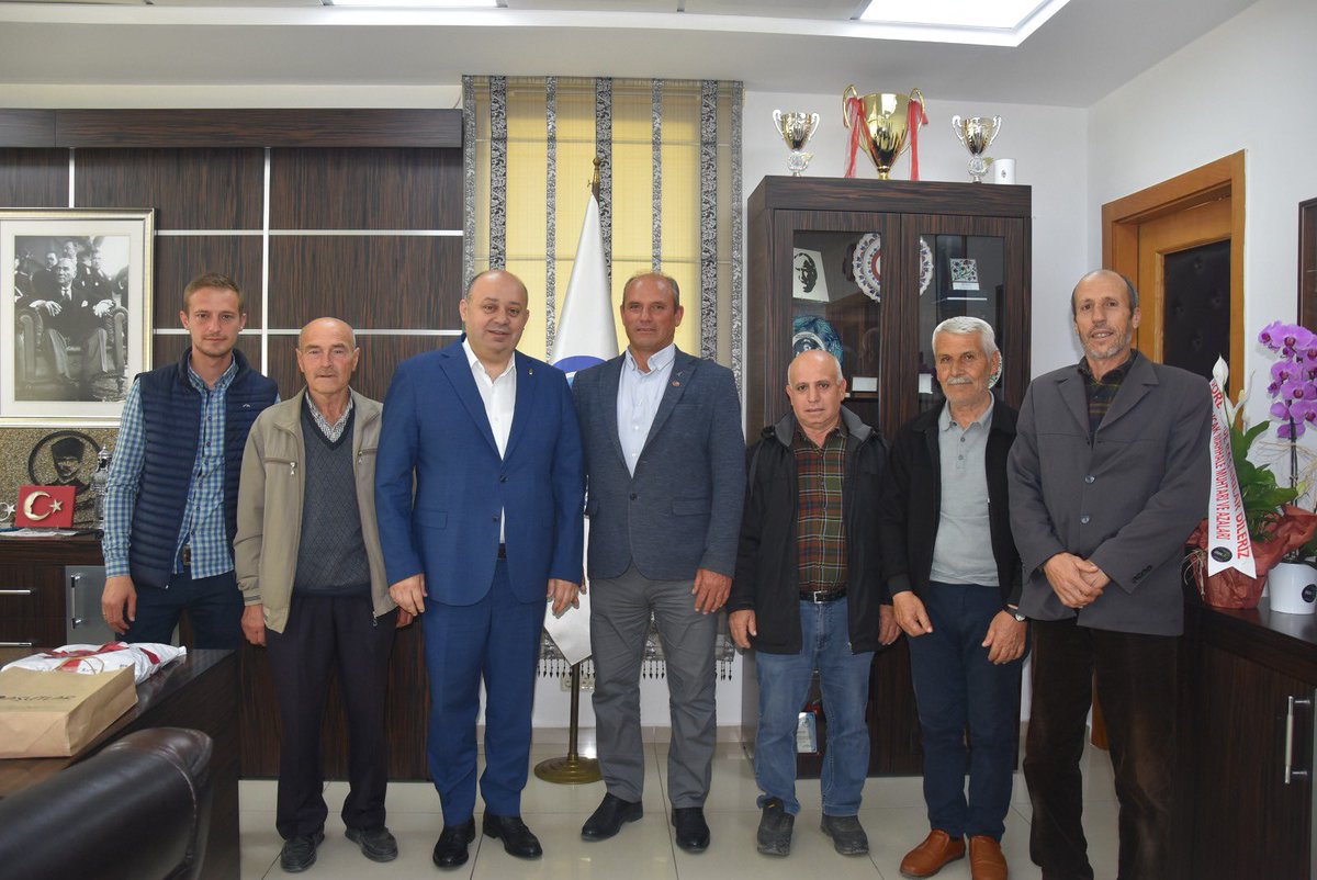 ibrahimpalaz10's tweet photo. #Küçüksoğuklar Mahalle Muhtarımız Taner Işik, #Ulukır Mahalle Muhtarımız Hikmet Yürekli, #Tütüncü Mahalle Muhtarımız Kemal Yesiller, #Killik Mahalle Muhtarımız Nedim Kol, #Havutça Mahalle Muhtarımız Mustafa Kula #Çığmış Mahalle Muhtarımız Erdoğan Yağcıoğlu ve değerli azalarına nazik ziyaretleri için çok teşekkür ederim. #seniseviyorumGönen