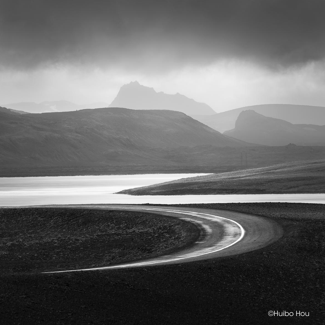 Huibo Hou's haunting black-and-white landscape photos reveal a unique perspective on some of the world's most photographed landscapes. bit.ly/4at1lag