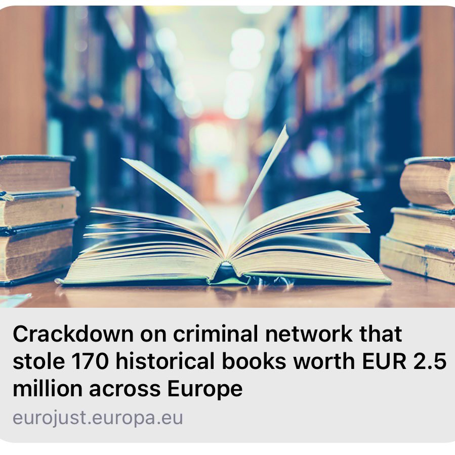 Gruzini podejrzani o dokonywanie kradzieży w bibliotekach we Francji, Niemczech, na Litwie, w Polsce, na Łotwie, w Estonii i Szwajcarii. Kradli na różne sposoby, używali fałszywych tożsamości podczas zamawiania książek w bibliotekach, na przykład przedstawiając się jako