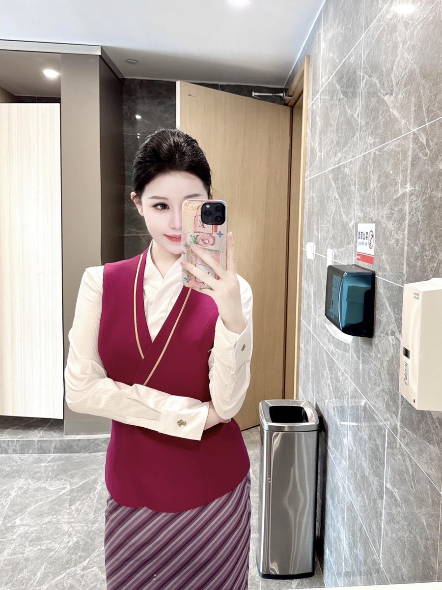 yanger354735's tweet photo. 昨晚睡的一点都不好，被子太轻压不住想你的心。 https://t.co/QEDbYCYmik