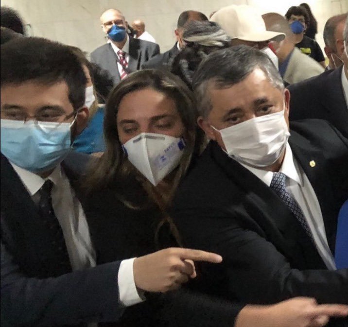 Kim Katupiri quer se dizer de direita. Esta foto desmente o japonês da shopee!
