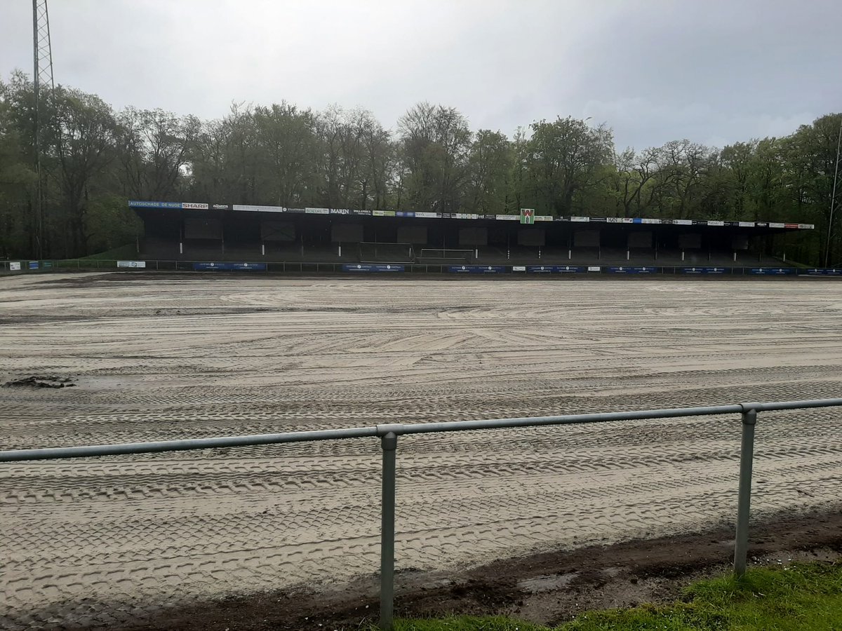 Voortgang nieuwe #voetbalveld bij Fletcher Hotel De Wageningsche Berg💪

#wageningen #hotelwageningen #StadionDeWageningseBerg #wageningseberg #veldrenovatie #stadionwageningen #natuurgras #natuurgrasveld #renovatie #trainingskamp #nieuwveld #pitch #footballfield #stadion