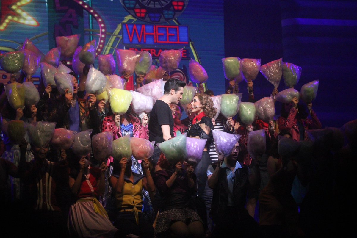 María León tweet media