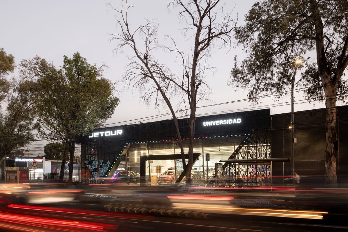 fenomeno_mx's tweet photo. Jetour Universidad, tomó forma en 2023 como una agencia de 450 m2. Se aseguró la inclusión de todas las áreas requeridas según las especificaciones de la marca. Además, se optimizaron los tiempos de construcción para concluir en un plazo récord de solo 2 meses. https://t.co/uYL6Vn3veA
