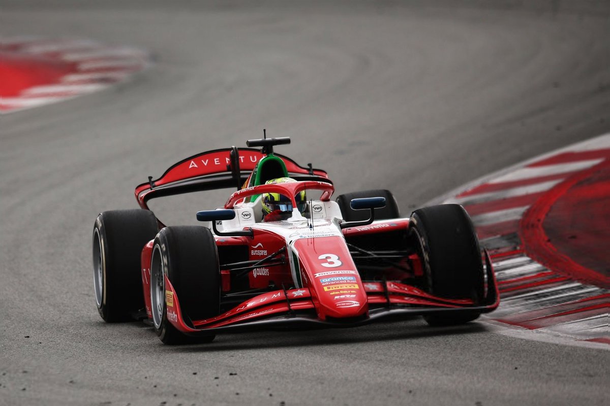 🇪🇸 | Resultado de Bearman durante o terceiro e último dia de testes em Barcelona:

Manhã
▪️ P5 - 1:23.894 - 35 voltas

Tarde
▪️P19 - 1:29.997 - 60 voltas

📸 Eric Alonso | Getty Images

#OllieBearman #F2 #OB3 #F2Testing