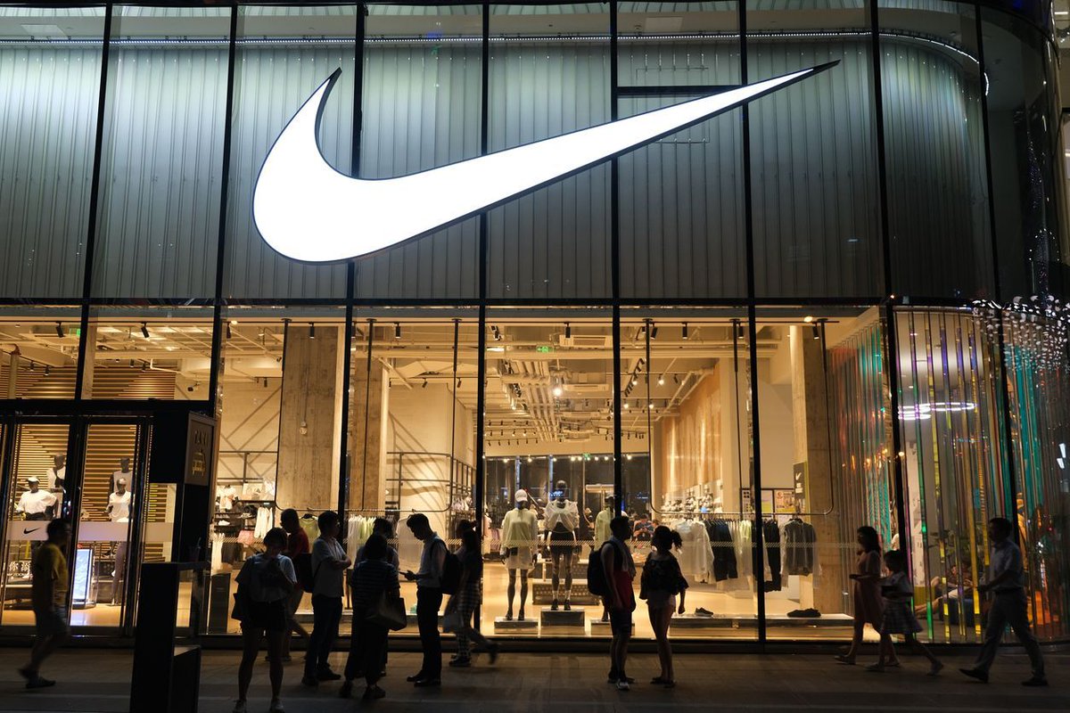 Very good question.

What #PR lessons can we learn from @Nike’s recent layoffs and employee change #comms strategies/tactics? @BySeanDevlin fills us in here in @PRDaily ➡️ buff.ly/3UBRxWw