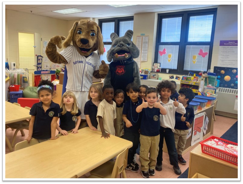 The Pre-Kindergarten students @DonohoeSchool had two surprise visitors stop by to say Hi! The children had a great day❣️