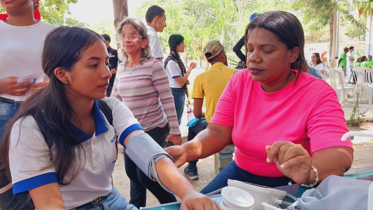 #EnFotos📸| Gran Misión Venezuela Joven beneficia a más de 300 estudiantes en la UNEFA en el estado de La Guaira #JuntosPorCadaLatido #UniónDeLosPueblos @NicolasMaduro @MagaGutierrezV