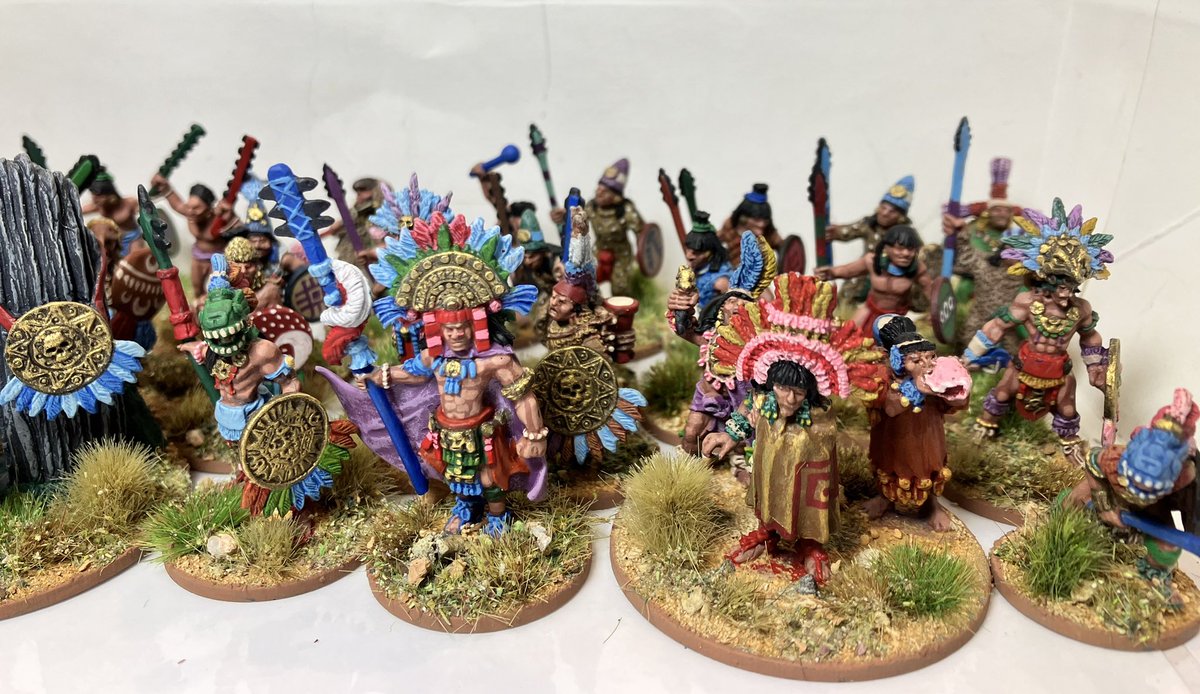 Warfare in the New World - Aztec Tribal Warriors. This batch takes the collection to over 150 warriors, ready to take on the invading Spanish Conquistadors. Better photos than the in country ones from this morning. 
#28mm #Aztec #wargaming