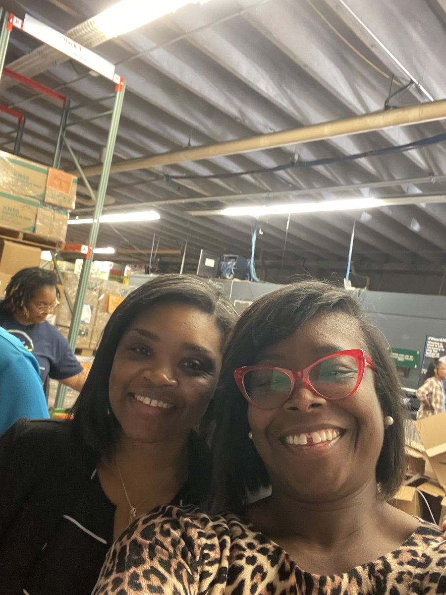 materialsgirlh's tweet photo. Something special is coming down the pipeline for our essential workers thanks to the @APSStrategy @JoinTeamAPS @Hunter_Mentors @Ross_Mentors #learningpathways #teachingpathways https://t.co/uMVJPNkEWm