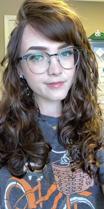 here's your reminder that I've slayed many different hairstyles.🖤 the only reason I've stuck with the<a href="/tag/mvsales"class="tags"><span>#mvsales</span></a>