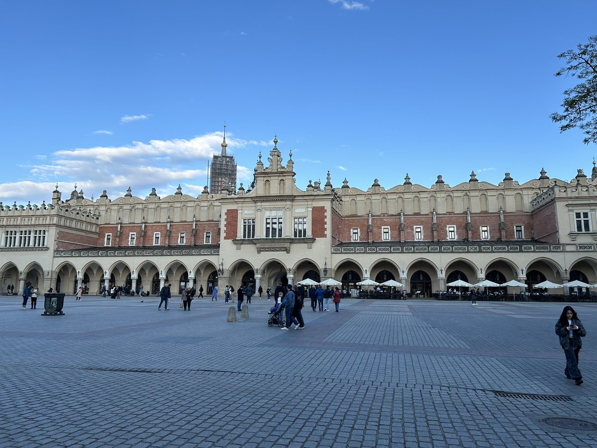 Day 1 #EuroELSO2024 on the books! Checking out the beautiful architecture in Krakow and some amazing new #ecmo simulator technology.