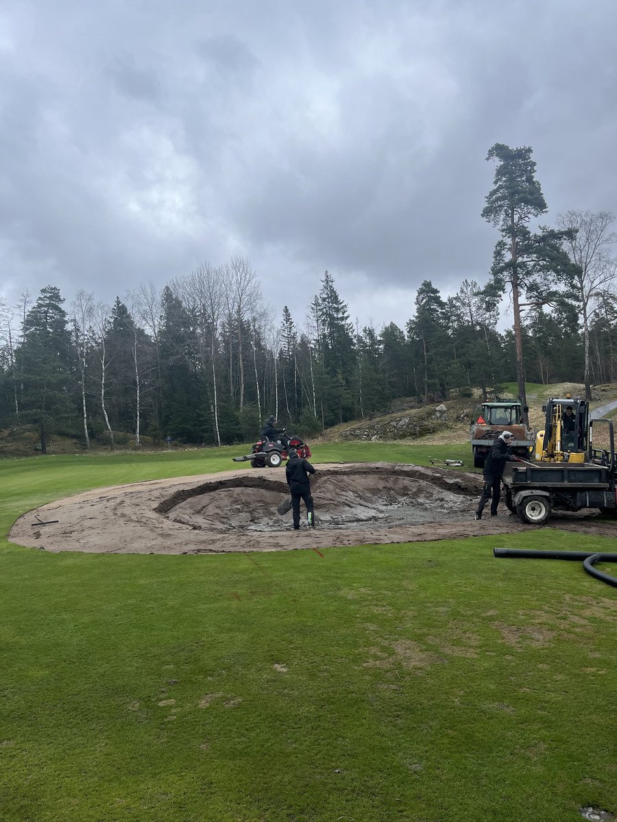 Lidingo_GK's tweet photo. Ny greenbunker på 17:e under konstruktion ⛳️ https://t.co/JtsIiGXhrr