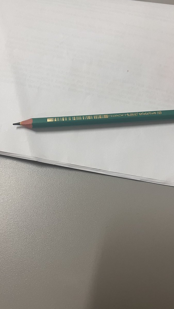 Gente agora um tópico difícil de polemizar: todos concordam que esse lápis aqui é o mais pika entre todos né? Tipo ele é bucetônico demais!