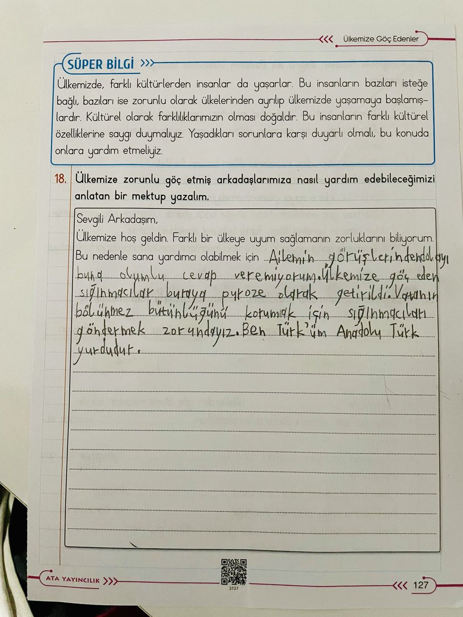 Bir çocuk, ailesine de danışarak okulda sığınmacılar hakkında yorum yaptı: 'Ailemin görüşlerinden dolayı buna olumlu cevap vermiyorum. Vatanın bölünmez bütünlüğünü korumak için sığınmacıları göndermek zorundayız. Ben Türküm Anadolu Türk yurdudur.'