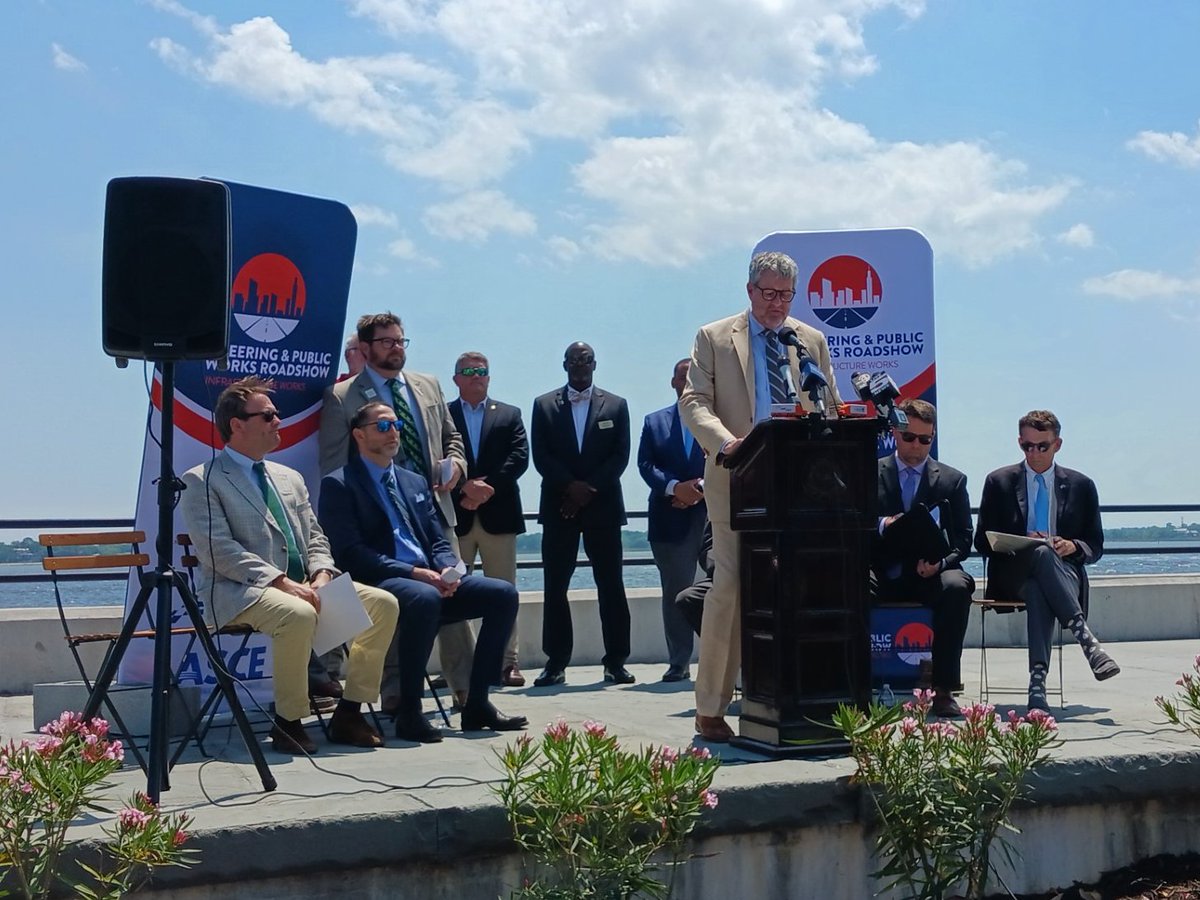 ACEC_National's tweet photo. The Engineering & Public Works Roadshow stop in Charleston is underway at the Low Battery Seawall! We heard from ACEC Board Chair Jay Wolverton about the role engineers play improving the environment and addressing our changing climate. Watch here: https://t.co/aAlBq4MDeK

@ASCETweets
@ACEC_National 
@APWATWEETS 
#InfrastructureWorks