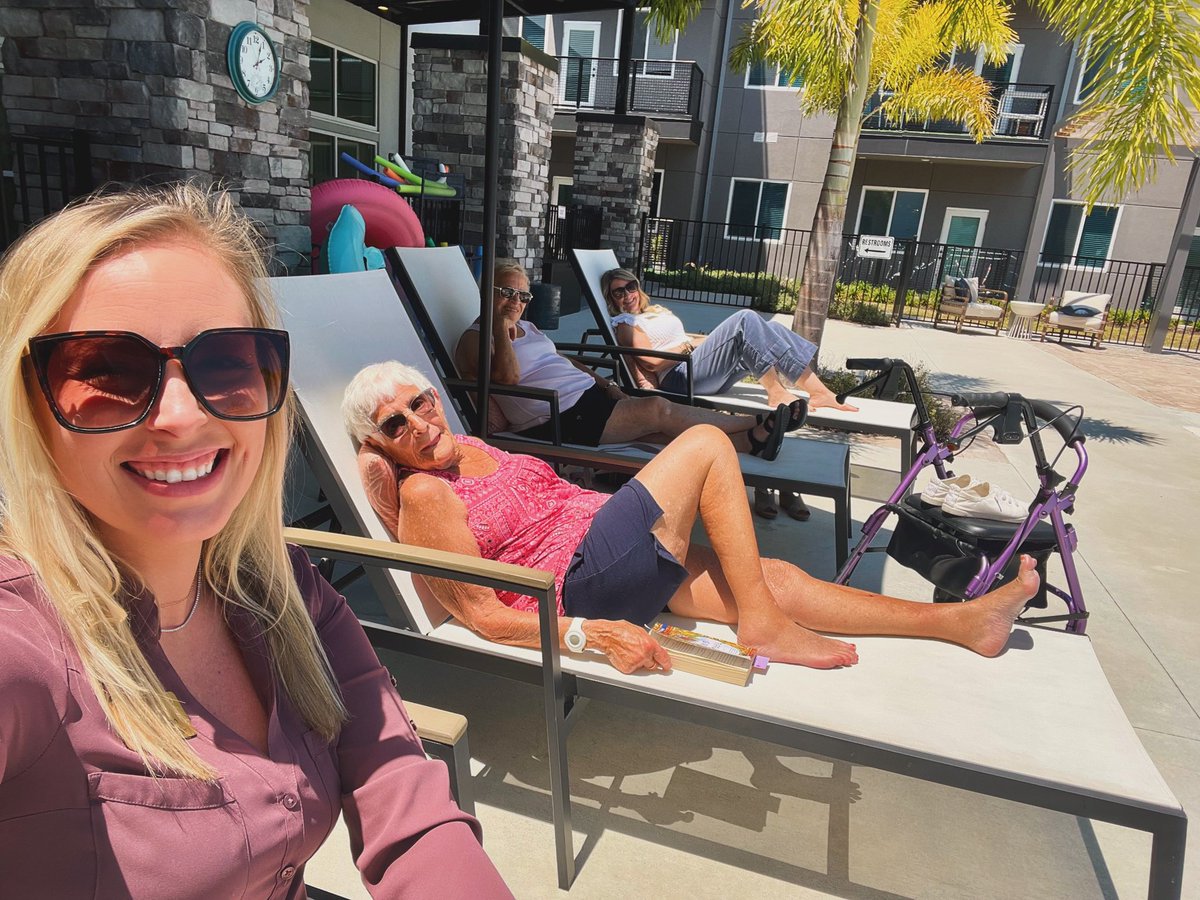 When you live at @parasol_melbourne every day can feel like vacation 😎🌺 

Bonding with our residents is what our management team does best 💛 it’s a beautiful day to be outside! 

#lovewhereyoulive #alwaysunited #melbourneflorida #florida #unitedgroup #residentappreciation