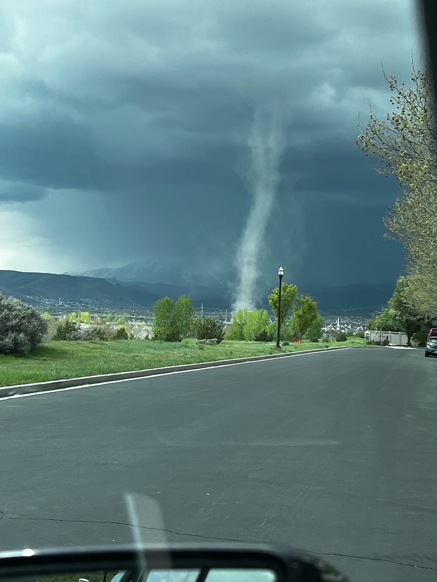 @NWSSaltLakeCity Check out this pic taken today 12:00 pm in Day Break in South Jordan, UT.