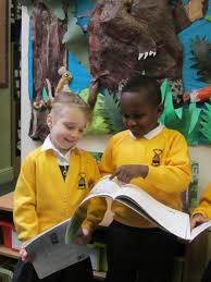 AcademyUpwell's tweet photo. An inspirational visit to @HubMyland today. Supporting us to achieve excellence in literacy teaching, developing early language &amp; closing the word gap, developing early reading through systematic synthetic phonics &amp; promoting a love of reading! @EMAT_Edu #TeamEMAT #TeamAce https://t.co/nPSMYbomqo