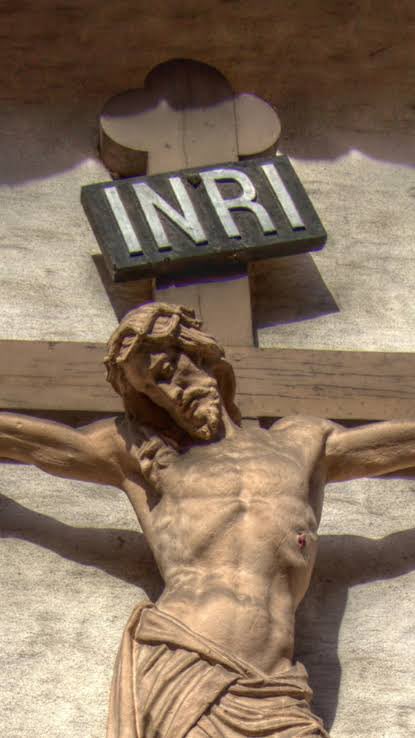Donnerkraft1's tweet photo. Here is a hard one for you: What does the INRI inscription on the Cross of Jesus mean? 

a) king of humanity 
b) king of Europeans 
c) king of Aryans 
d) king of Jews https://t.co/LfluU5Z9N1