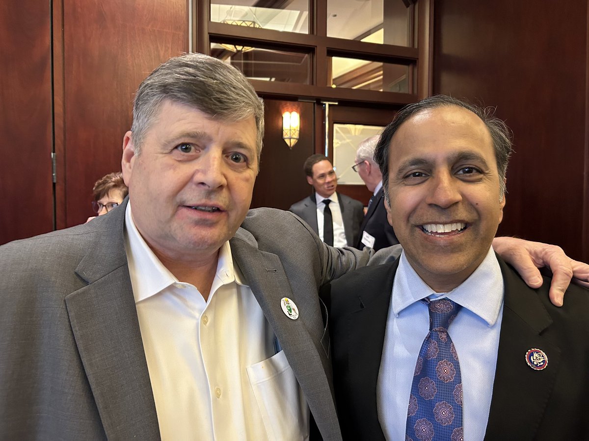 MidAmCarpenters's tweet image. Great catching up with @CongressmanRaja at a recent event at our downtown Chicago office. Seen here with #Local13 President Tommy Ryan.