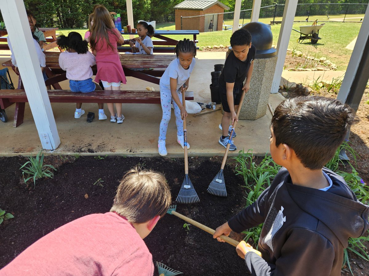 Our #nativeplant #pollinator #garden is complete @Kempcougars @cobbscience @OutTeachEd_SE @OutTeachEd @captainplanetfd