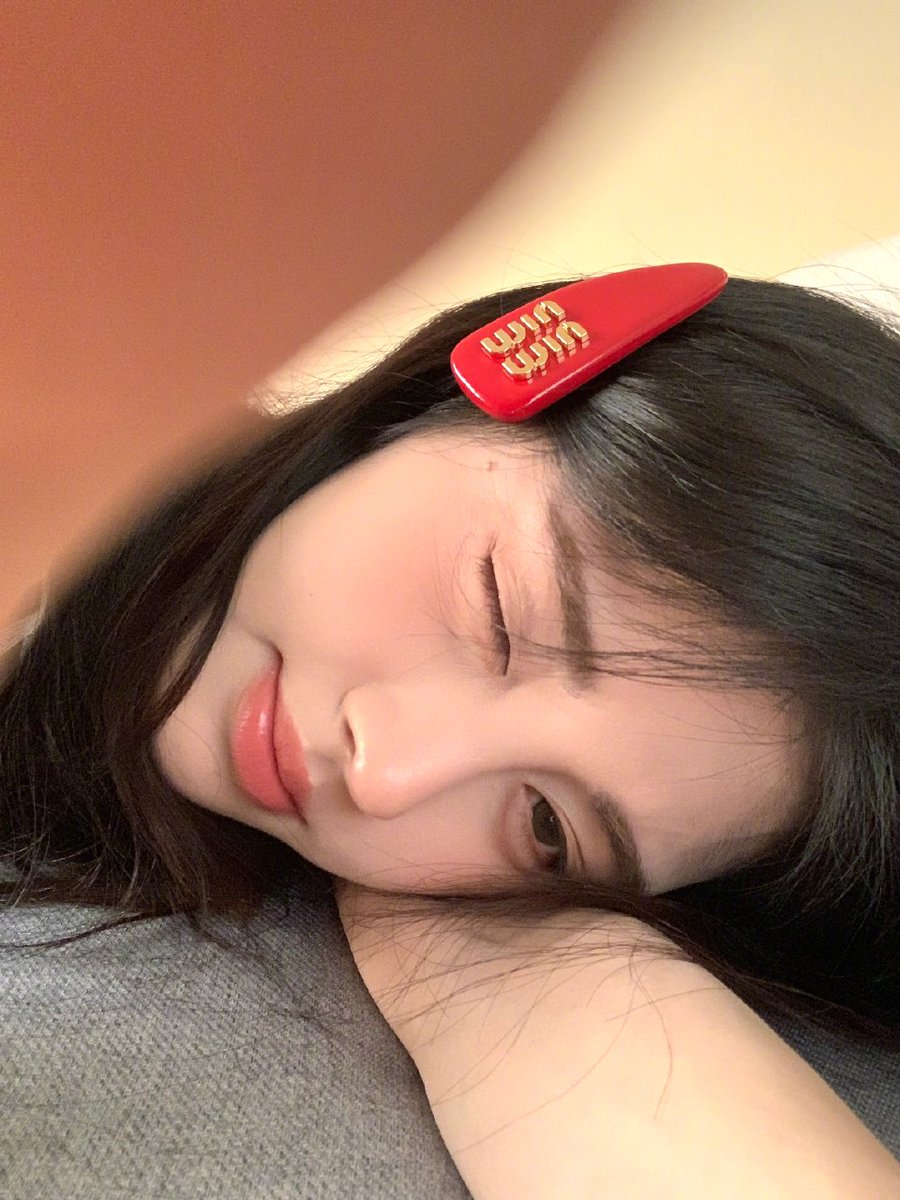 鞠妈擅长的张嘴盯又来了哦🥵 依旧是反差拉满呢 https://t.co/LekF1rrrs7
