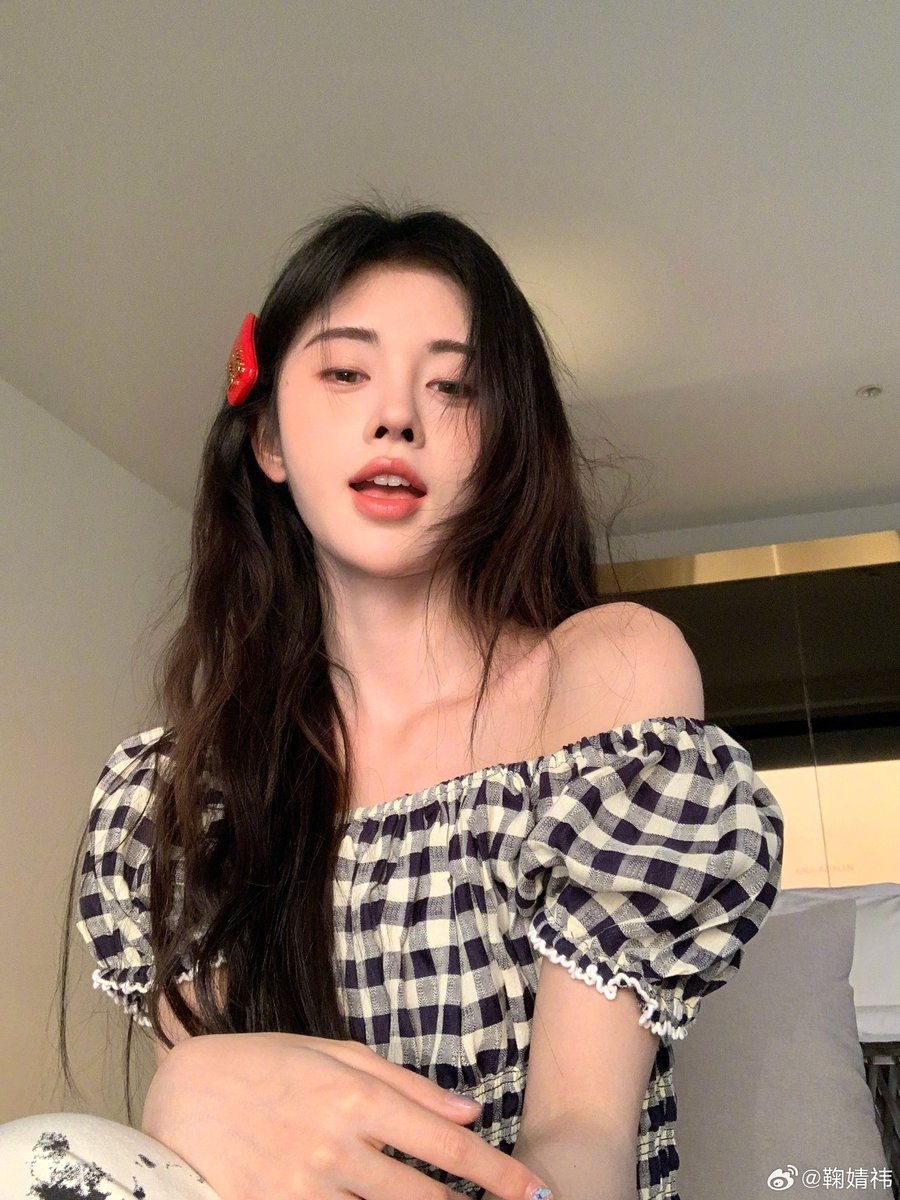 鞠妈擅长的张嘴盯又来了哦🥵 依旧是反差拉满呢 https://t.co/LekF1rrrs7