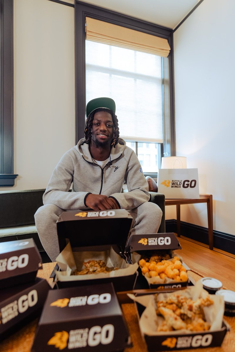 I don’t know where I’m GO-ing, but Buffalo Wild Wings GO hooked-up my GO-to delivery order of parmesan garlic wings and extra ranch before the big night. Get 6 FREE wings with promo code GOWINGS ($10 min spend) for takeout or delivery (Ends 4/30) #Partner #NFLDraft