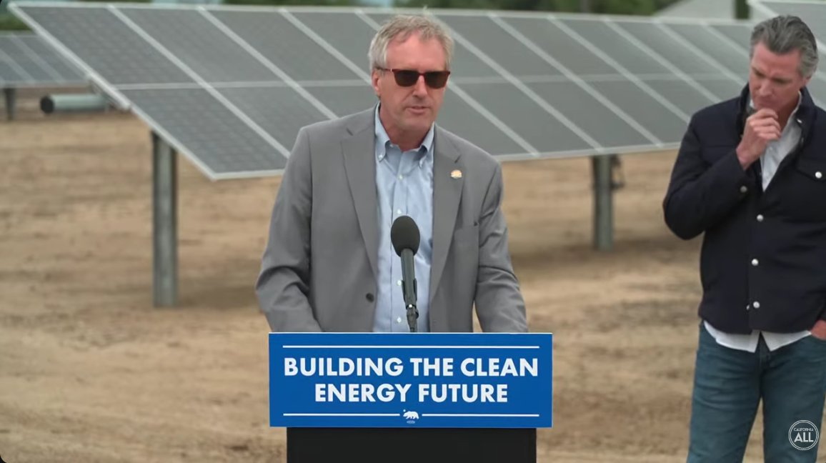 CEC @ChairHochschild says energy storage is the defining clean energy technology of the next decade. Let's get more solar and batteries on the grid! #CleanEnergy