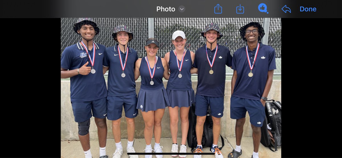 Jags advance 3 doubles teams to the regional 🎾 tournament. Congrats to the following teams: 🥇BD Landon/Vish 🥈BD Arjun/Logan 🥈GD Sara/Anna