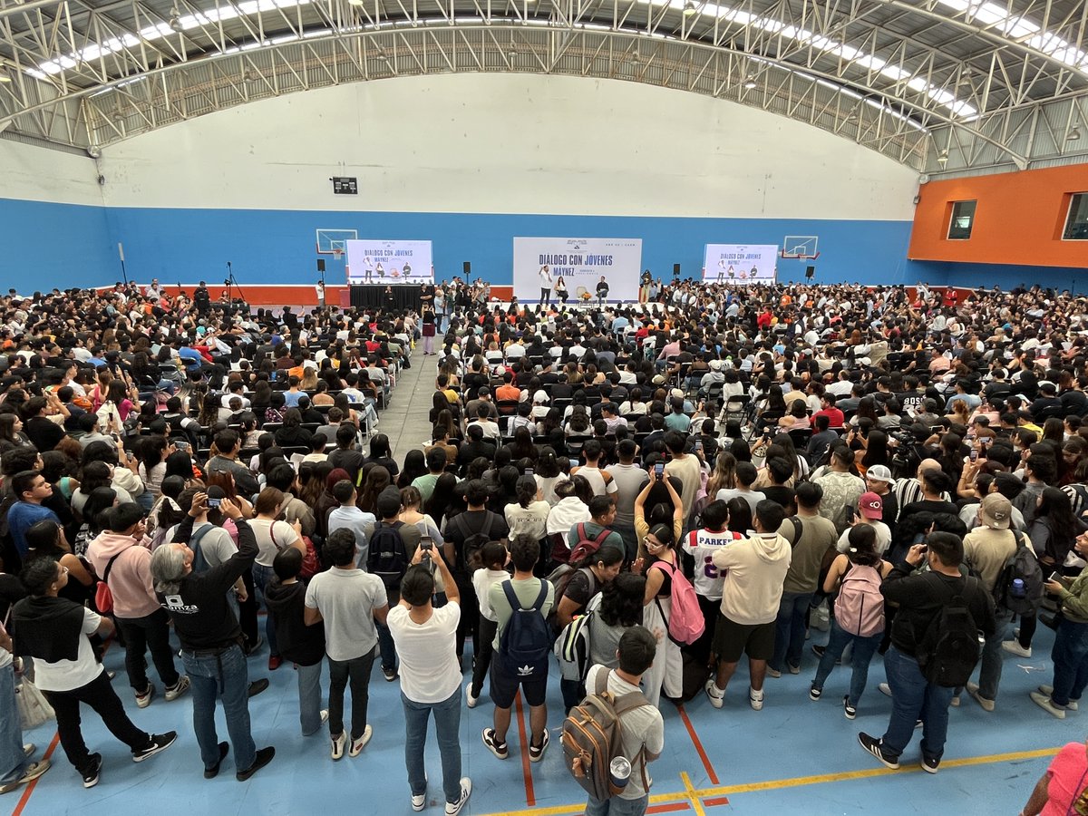AcaEnElShow's tweet photo. Reciben más de 1000 jovenes a #JorgeMaynez en la #UAEM. 

En su tercera visita a #Morelos el candiato de #MovimientoCiudadano a la Presidencia de #Mexico se comprometió con los jóvenes a construir un mejor pais y estado en coordinación con #JessicaOrtega https://t.co/dqHGsHOLMJ